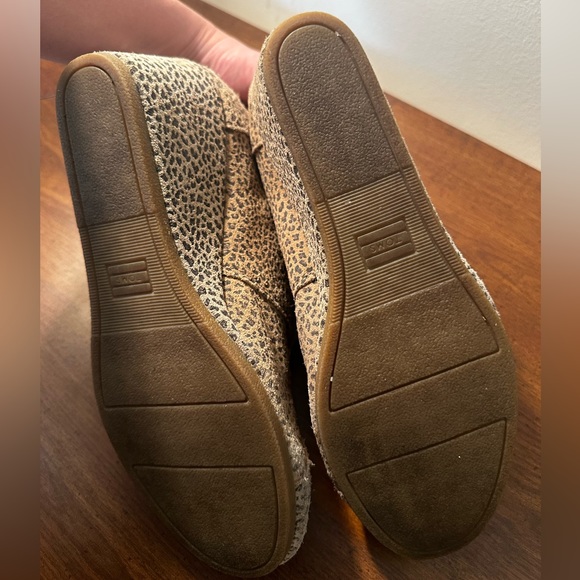 Women’s Tom’s suede wedge booties cheetah size 11 - Picture 3 of 4